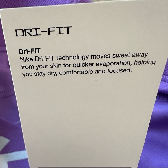 Nike Pro Dri-Fit Mid-Rise Medium Support Short - NWT - Picture 8 of 9